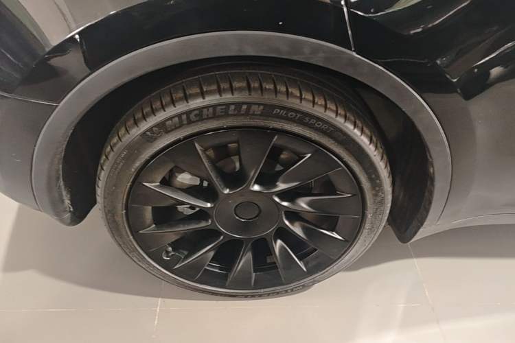 Used Tesla Model Y 2022 Revised Version Rear-Wheel Drive Right Rear Wheel Hub