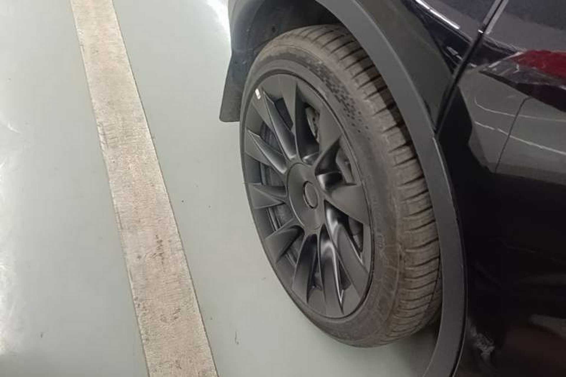 Used Tesla Model Y 2022 Rear-Wheel-Drive Version Right Rear Wheel Hub