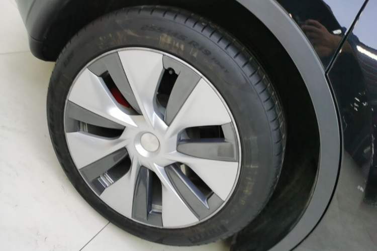 Used Tesla Model Y 2022 Rear-Wheel-Drive Version Right Rear Wheel Hub