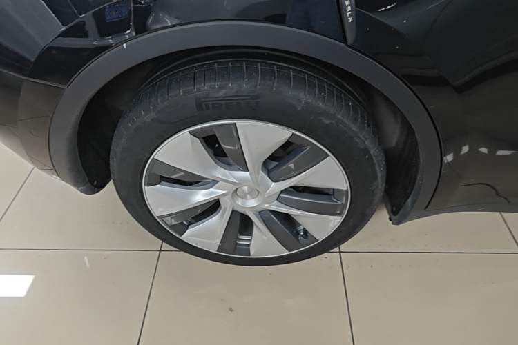 Used Tesla Model Y 2022 Rear-Wheel-Drive Version Right Rear Wheel Hub