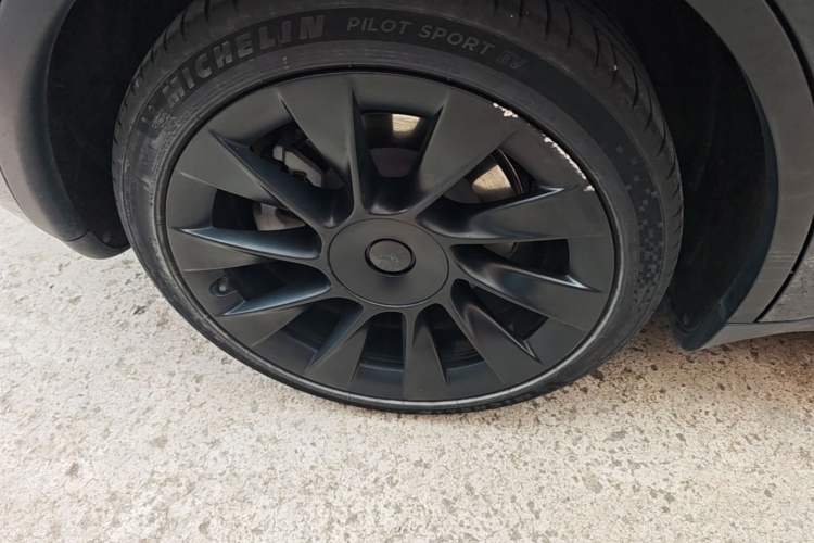 Used Tesla Model Y 2022 Rear-Wheel-Drive Version Right Rear Wheel Hub
