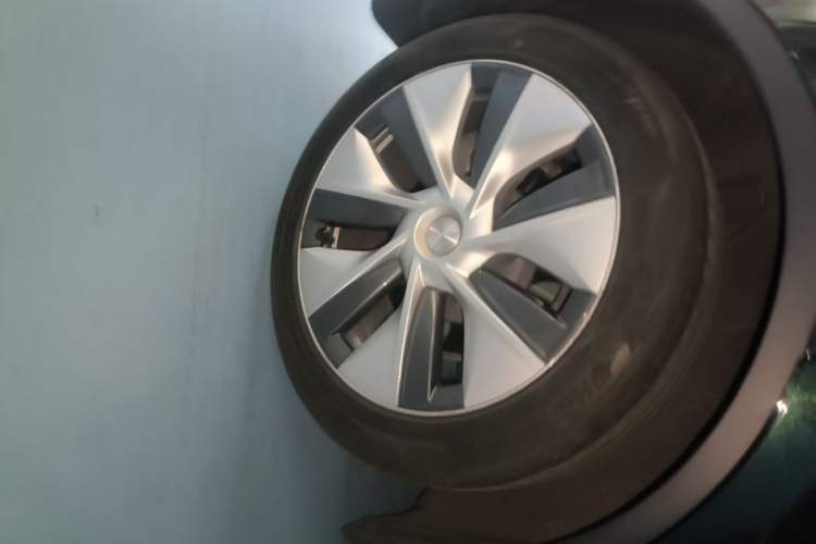Used Tesla Model Y 2022 Rear-Wheel-Drive Version Right Rear Wheel Hub