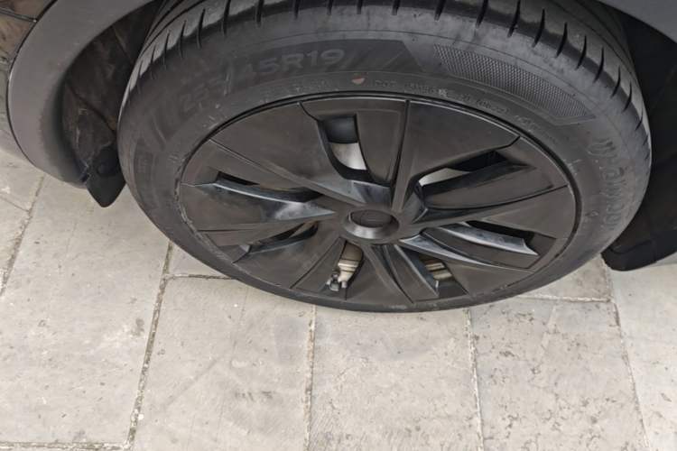 Used Tesla Model Y 2022 Rear-Wheel-Drive Version Right Rear Wheel Hub