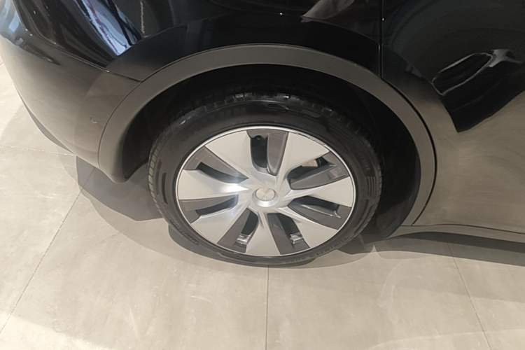 Used Tesla Model Y 2022 Rear-Wheel-Drive Version Right Rear Wheel Hub