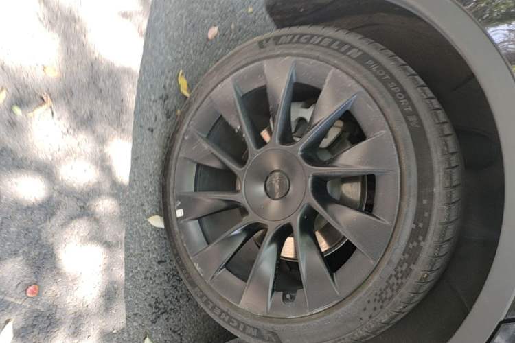 Used Tesla Model Y 2022 Rear-Wheel-Drive Version Right Rear Wheel Hub