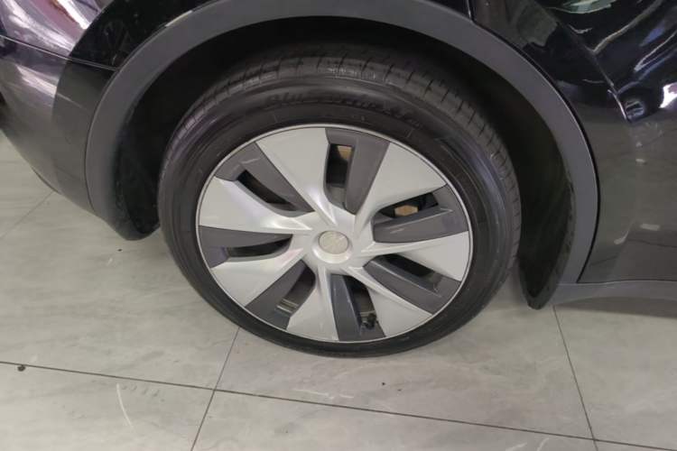 Used Tesla Model Y 2022 Rear-Wheel-Drive Version Right Rear Wheel Hub