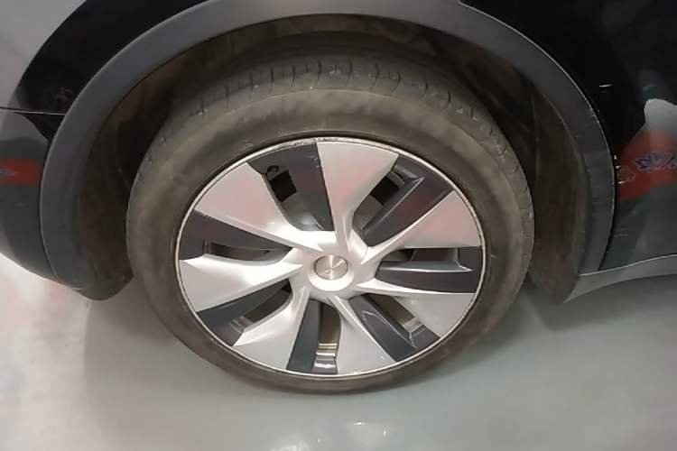 Used Tesla Model Y 2022 Revised Version Rear-Wheel Drive Right Rear Wheel Hub