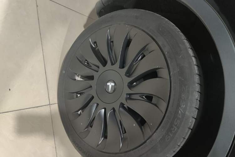 Used Tesla Model Y 2022 Revised Version Rear-Wheel Drive Right Rear Wheel Hub