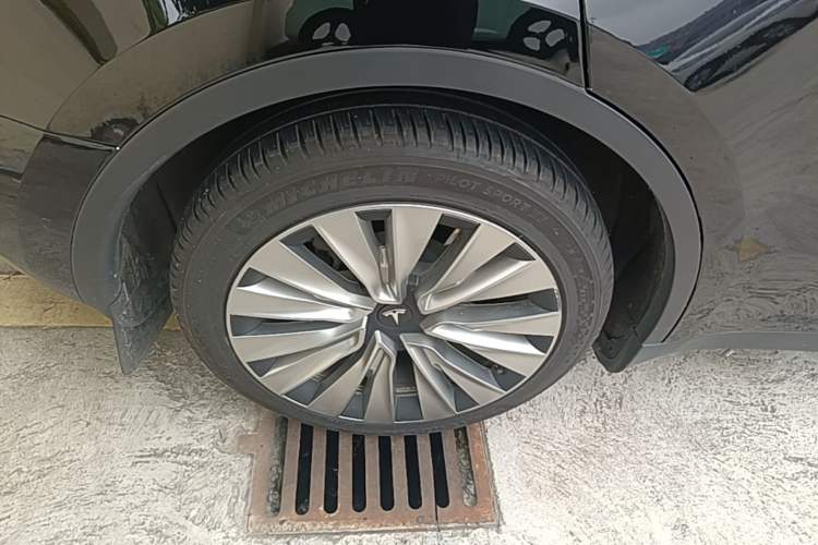 Used Tesla Model Y 2022 Revised Version Rear-Wheel Drive Right Rear Wheel Hub