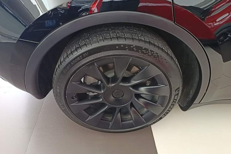 Used Tesla Model Y 2022 Revised Version Rear-Wheel Drive Right Rear Wheel Hub