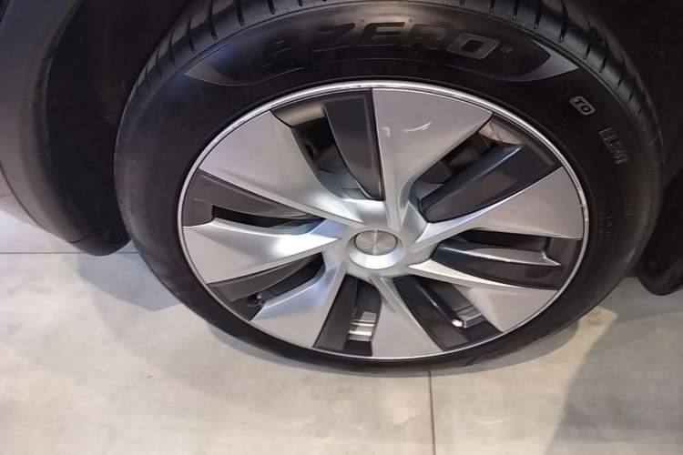 Used Tesla Model Y 2022 Revised Version Rear-Wheel Drive Right Rear Wheel Hub