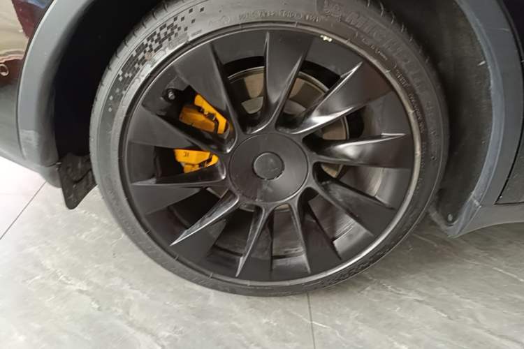 Used Tesla Model Y 2022 Rear-Wheel-Drive Version Right Rear Wheel Hub