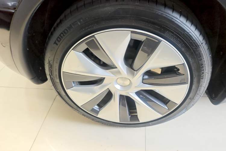 Used Tesla Model Y 2022 Revised Version Rear-Wheel Drive Right Rear Wheel Hub