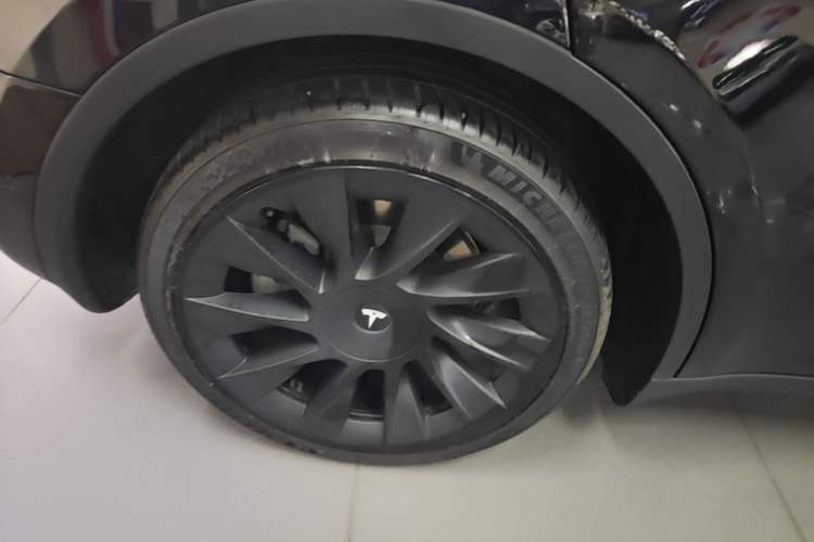 Used Tesla Model Y 2022 Rear-Wheel-Drive Version Right Rear Wheel Hub