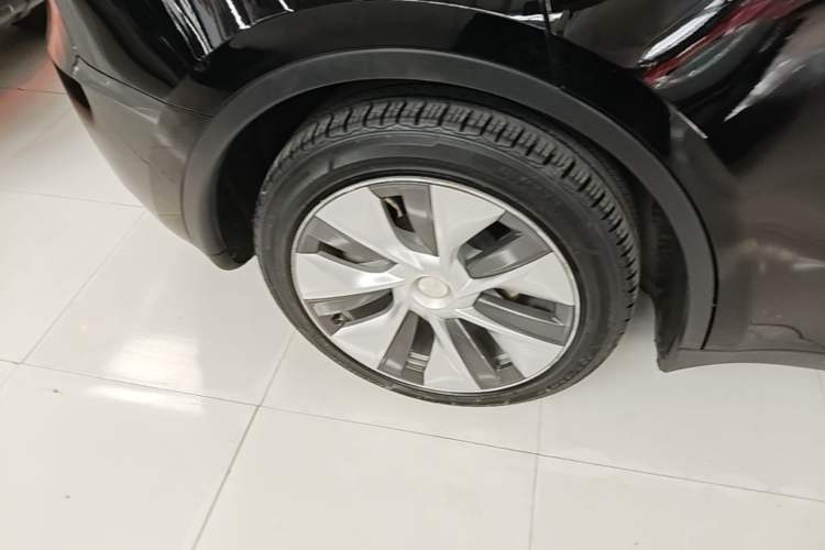 Used Tesla Model Y 2022 Rear-Wheel-Drive Version Right Rear Wheel Hub
