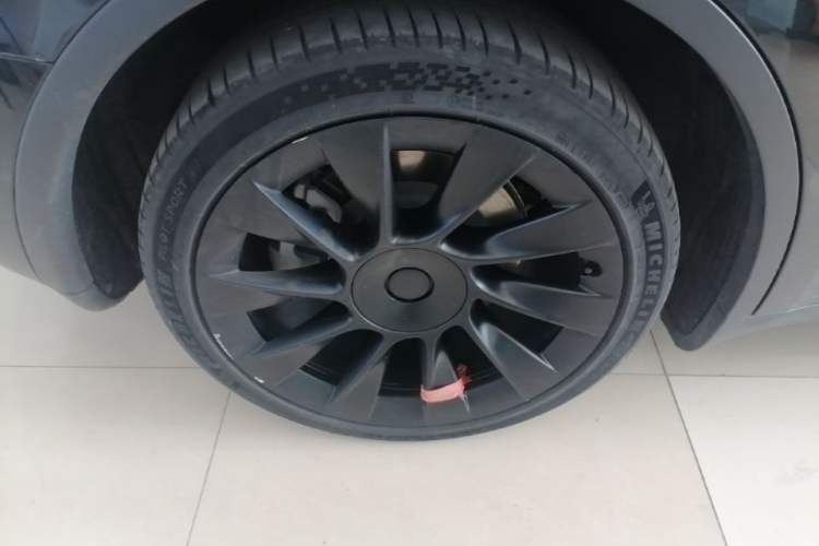 Used Tesla Model Y 2022 Rear-Wheel-Drive Version Right Rear Wheel Hub