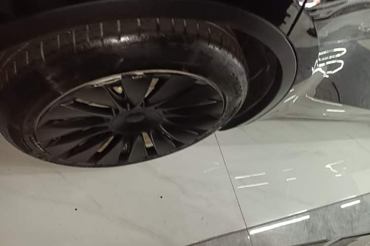 Used Tesla Model Y 2022 Rear-Wheel-Drive Version Right Rear Wheel Hub