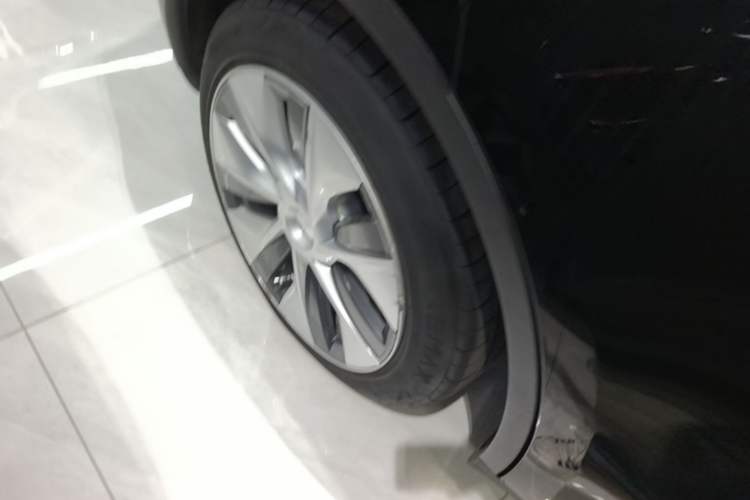 Used Tesla Model Y 2022 Revised Version Rear-Wheel Drive Right Rear Wheel Hub
