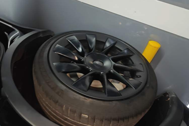 Used Tesla Model Y 2022 Revised Version Rear-Wheel Drive Right Rear Wheel Hub