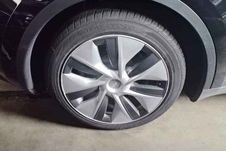 Used Tesla Model Y 2022 Rear-Wheel-Drive Version Right Rear Wheel Hub