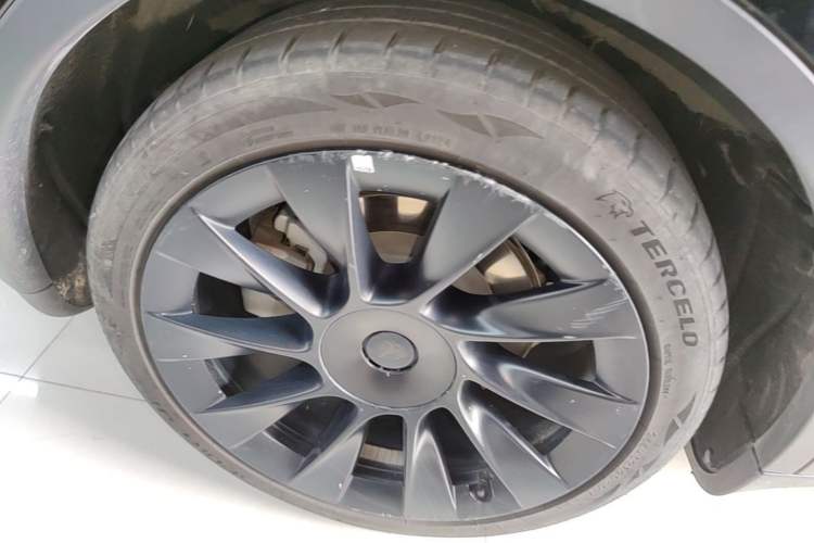 Used Tesla Model Y 2022 Rear-Wheel-Drive Version Right Rear Wheel Hub