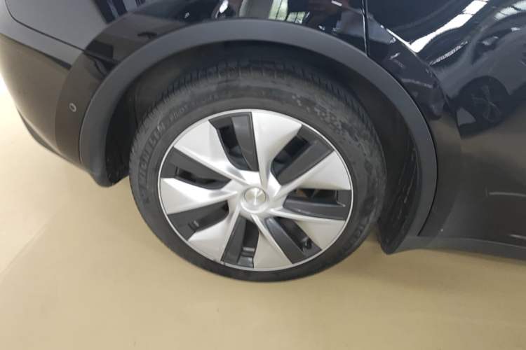 Used Tesla Model Y 2022 Rear-Wheel-Drive Version Right Rear Wheel Hub