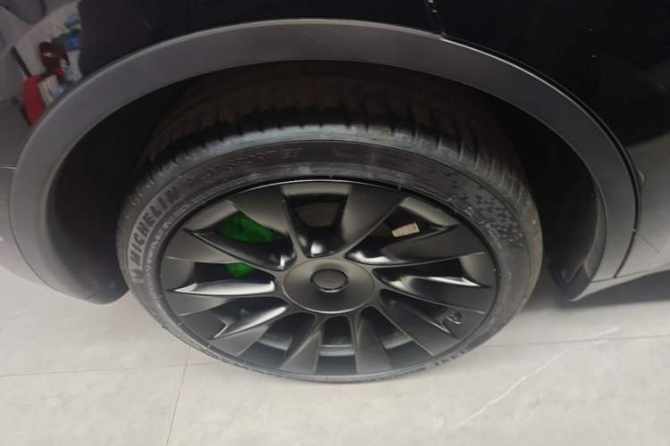 Used Tesla Model Y 2022 Revised Version Long-Range All-Wheel Drive Right Rear Wheel Hub
