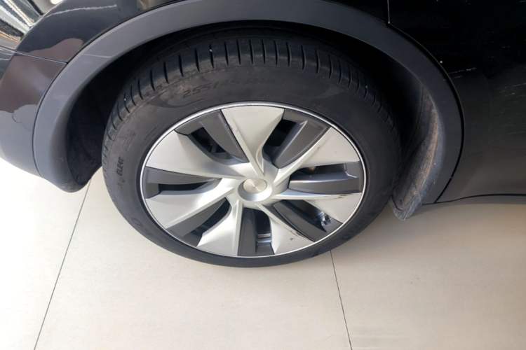 Used Tesla Model Y 2022 Rear-Wheel-Drive Version Right Rear Wheel Hub