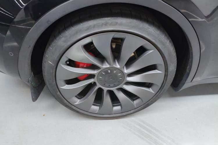 Used Tesla Model Y 2022 Performance High-Performance All-Wheel-Drive Version Right Rear Wheel Hub