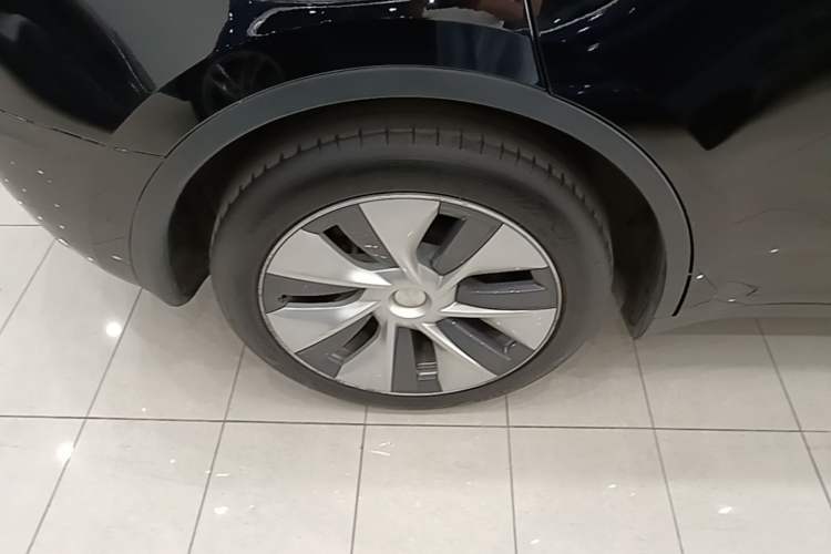 Used Tesla Model Y 2022 Revised Version Rear-Wheel Drive Right Rear Wheel Hub