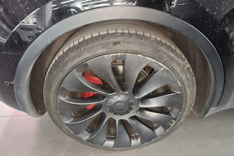 Used Tesla Model Y 2022 Performance High-Performance All-Wheel-Drive Version Right Rear Wheel Hub