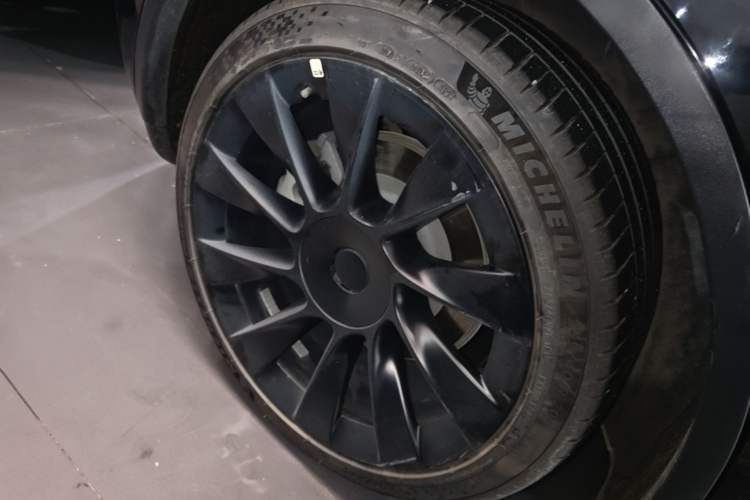 Used Tesla Model Y 2022 Rear-Wheel-Drive Version Right Rear Wheel Hub