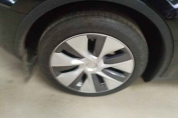 Used Tesla Model Y 2022 Revised Version Rear-Wheel Drive Right Rear Wheel Hub