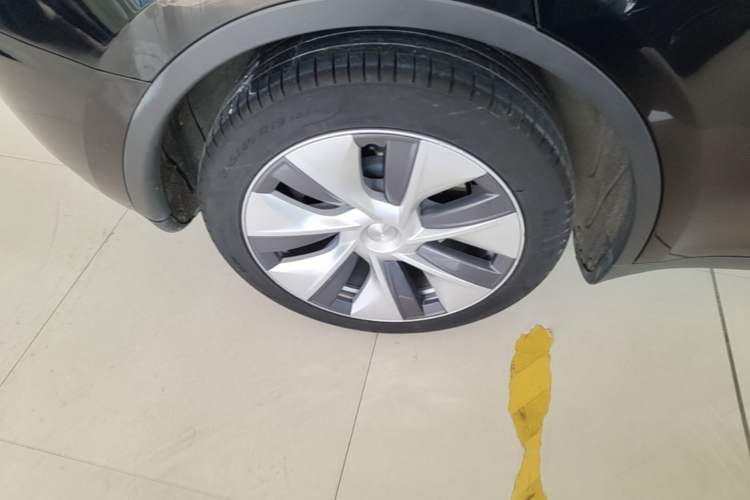 Used Tesla Model Y 2022 Rear-Wheel-Drive Version Right Rear Wheel Hub