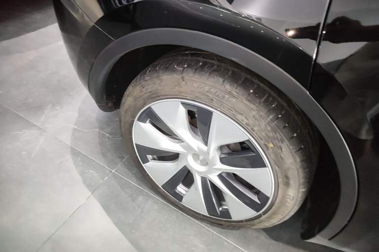 Used Tesla Model Y 2022 Revised Version Rear-Wheel Drive Right Rear Wheel Hub