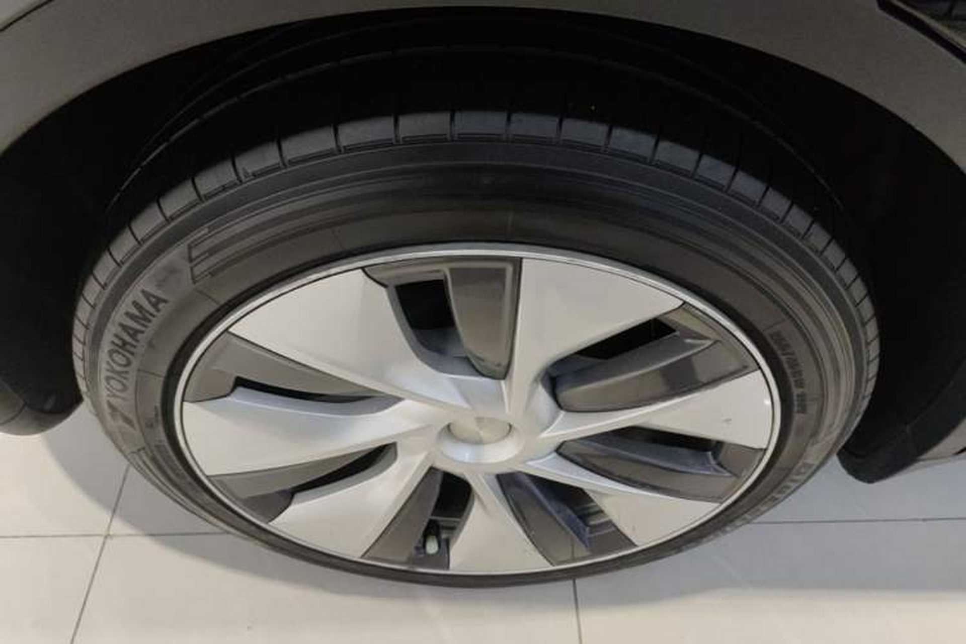 Used Tesla Model Y 2022 Rear-Wheel-Drive Version Right Rear Wheel Hub
