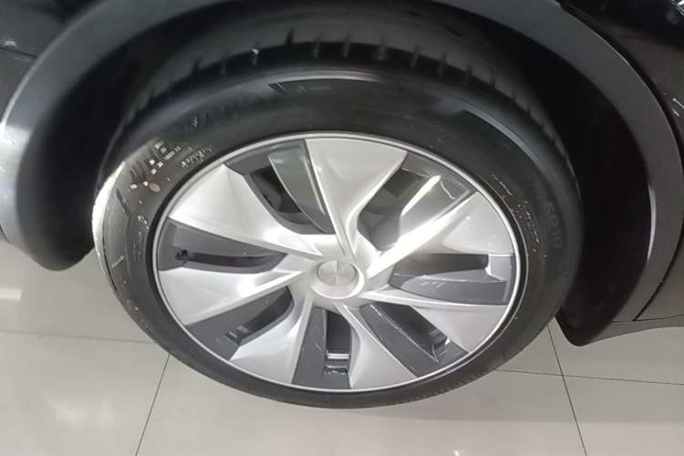 Used Tesla Model Y 2022 Rear-Wheel-Drive Version Right Rear Wheel Hub
