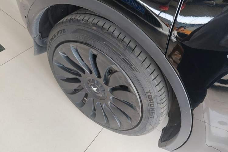 Used Tesla Model Y 2022 Revised Version Rear-Wheel Drive Right Rear Wheel Hub