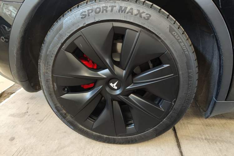 Used Tesla Model Y 2022 Rear-Wheel-Drive Version Right Rear Wheel Hub
