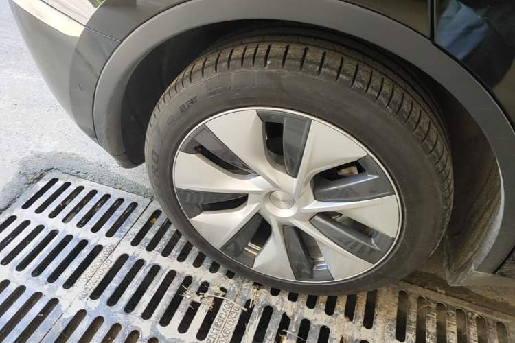 Used Tesla Model Y 2022 Revised Version Rear-Wheel Drive Right Rear Wheel Hub