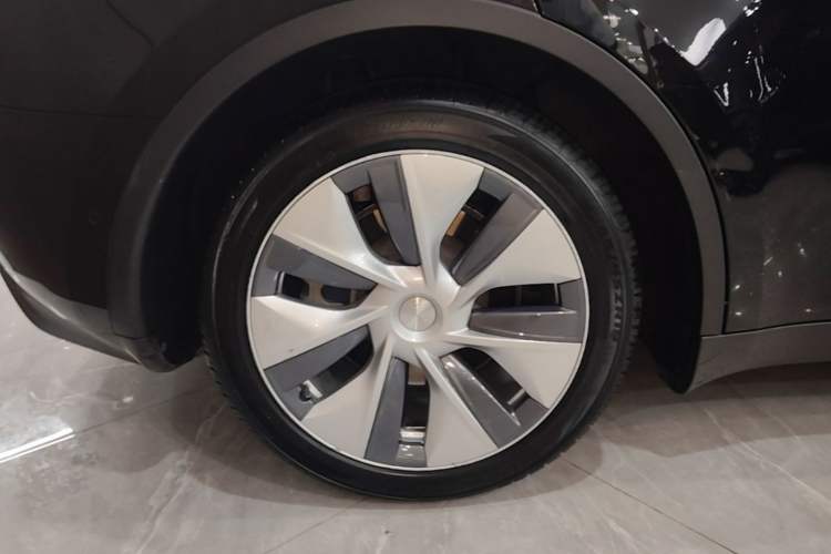 Used Tesla Model Y 2022 Rear-Wheel-Drive Version Right Rear Wheel Hub