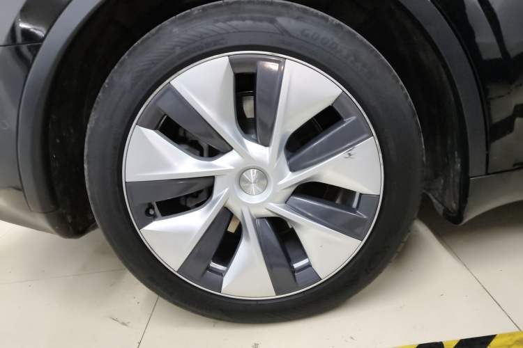 Used Tesla Model Y 2022 Revised Version Rear-Wheel Drive Right Rear Wheel Hub