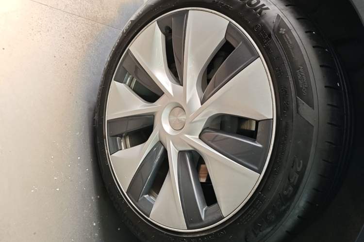 Used Tesla Model Y 2022 Revised Version Rear-Wheel Drive Right Rear Wheel Hub
