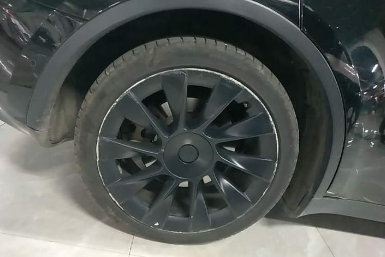 Used Tesla Model Y 2022 Rear-Wheel-Drive Version Right Rear Wheel Hub