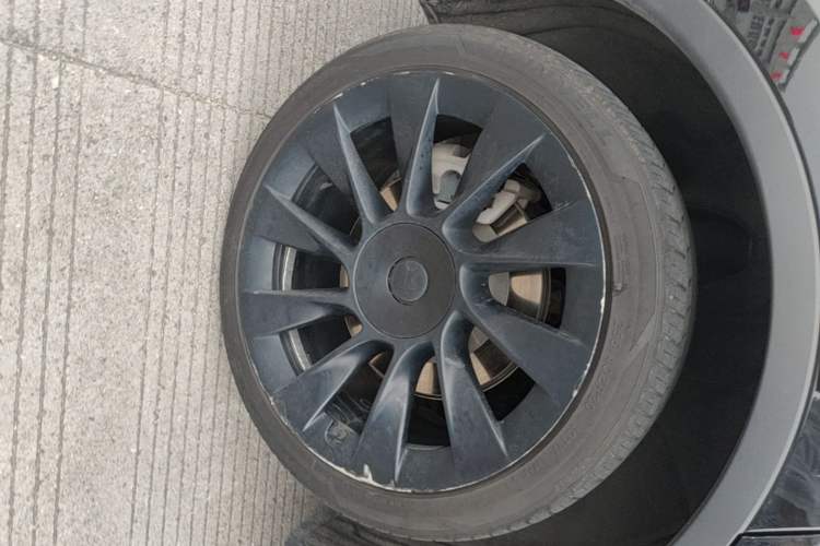 Used Tesla Model Y 2022 Revised Version Rear-Wheel Drive Right Rear Wheel Hub