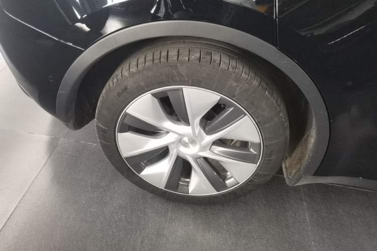Used Tesla Model Y 2022 Rear-Wheel-Drive Version Right Rear Wheel Hub