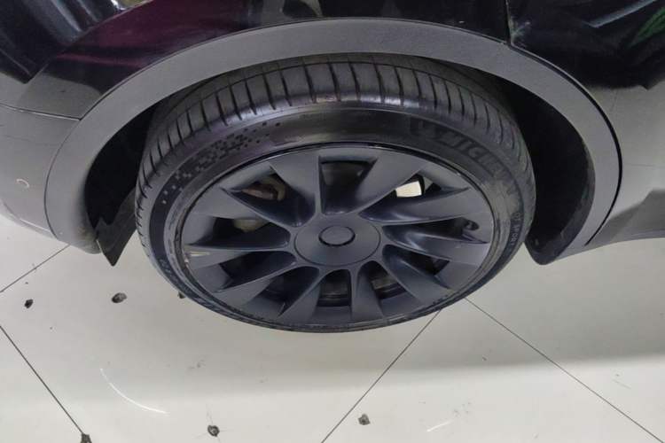 Used Tesla Model Y 2022 Revised Version Long-Range All-Wheel Drive Right Rear Wheel Hub