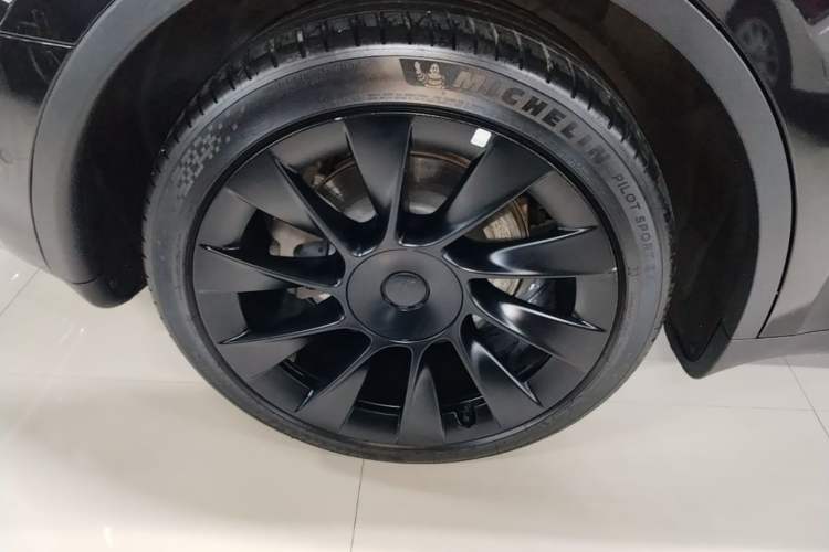 Used Tesla Model Y 2022 Revised Version Rear-Wheel Drive Right Rear Wheel Hub