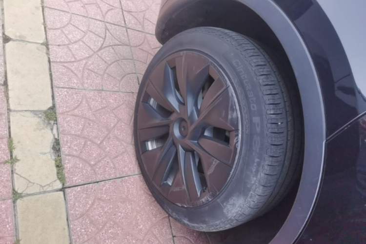 Used Tesla Model Y 2022 Revised Version Long-Range All-Wheel Drive Right Rear Wheel Hub
