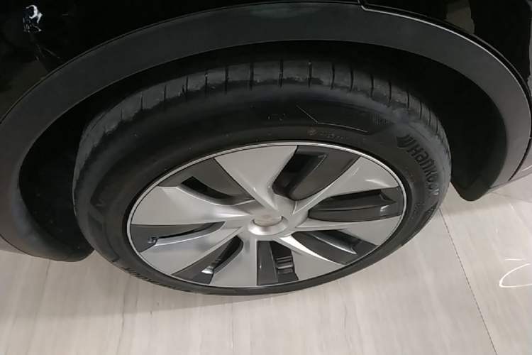 Used Tesla Model Y 2022 Rear-Wheel-Drive Version Right Rear Wheel Hub